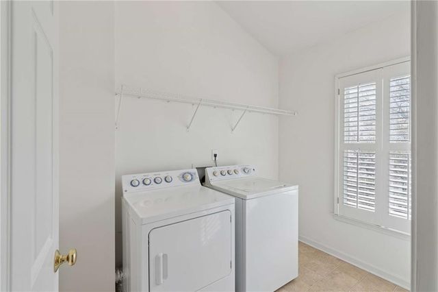 610 Vinings Estates Drive SE B12, Mableton, GA 30126