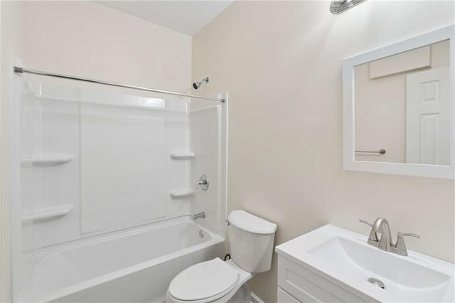 610 Vinings Estates Drive SE B12, Mableton, GA 30126