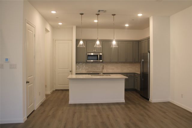 628 Blue Ridge Drive, Mansfield, TX 76063