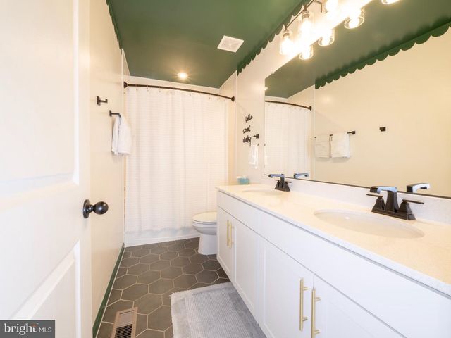 101 POE DR, Winchester, VA 22602