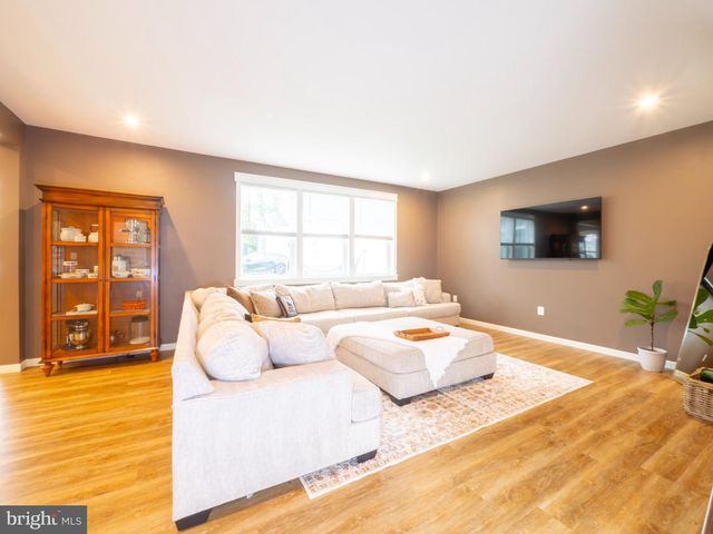 101 POE DR, Winchester, VA 22602