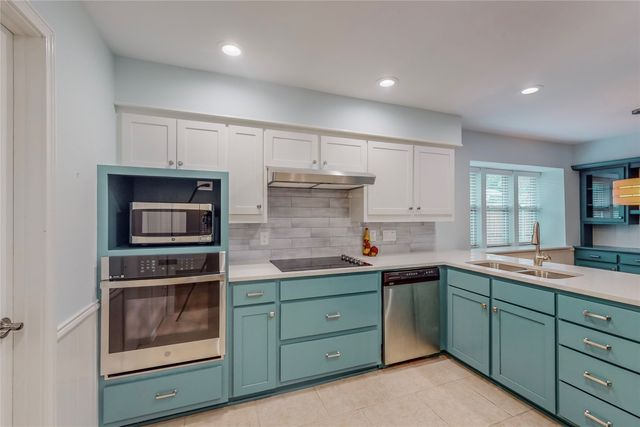 2251 Woodcreek Street, Carrollton, TX 75006
