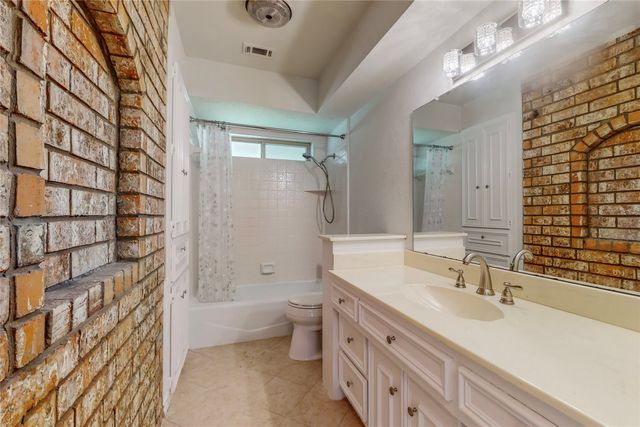 2251 Woodcreek Street, Carrollton, TX 75006