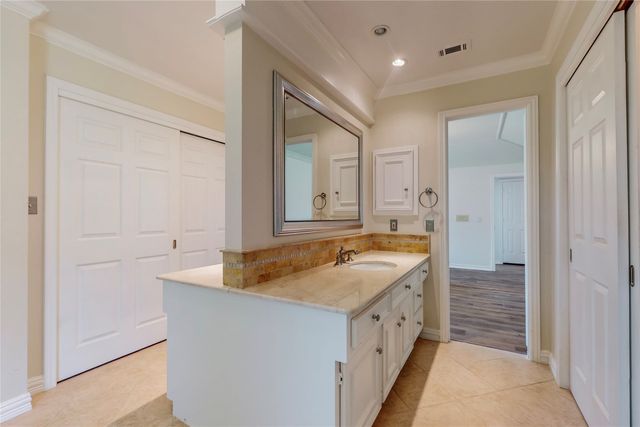 2251 Woodcreek Street, Carrollton, TX 75006
