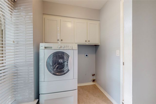 2251 Woodcreek Street, Carrollton, TX 75006