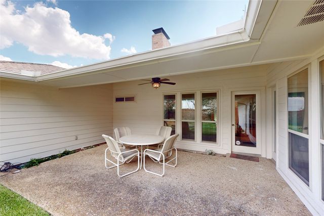2251 Woodcreek Street, Carrollton, TX 75006