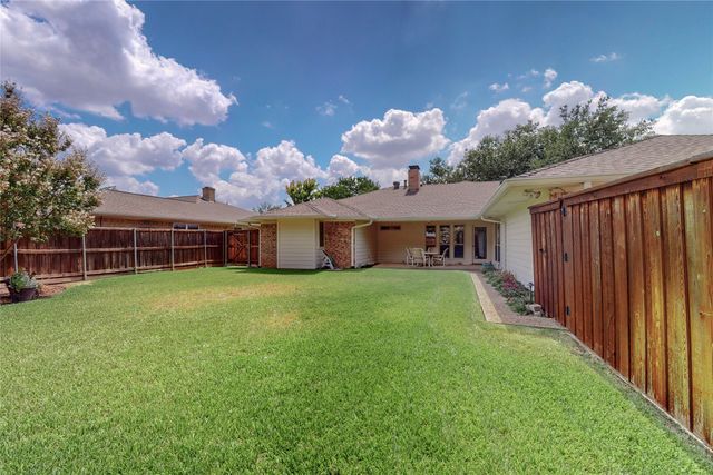 2251 Woodcreek Street, Carrollton, TX 75006