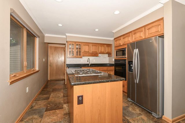 1900 N 166th STREET, Brookfield, WI 53005