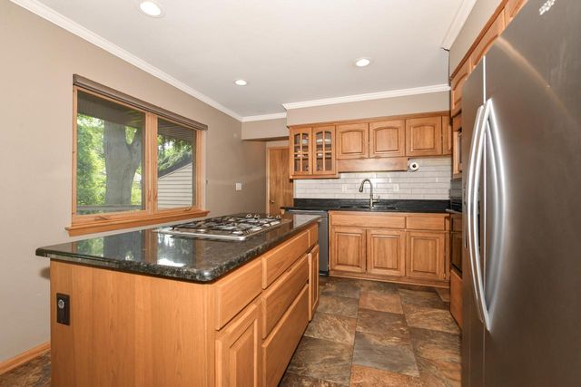 1900 N 166th STREET, Brookfield, WI 53005