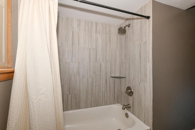1900 N 166th STREET, Brookfield, WI 53005