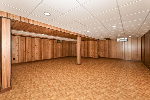 1900 N 166th STREET, Brookfield, WI 53005