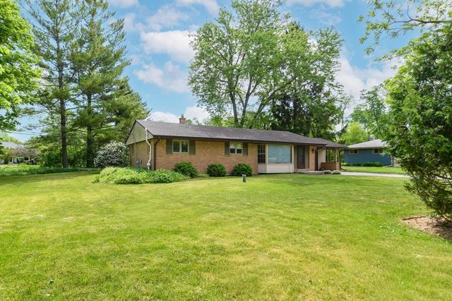 1900 N 166th STREET, Brookfield, WI 53005
