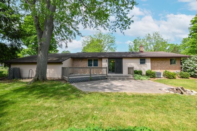 1900 N 166th STREET, Brookfield, WI 53005