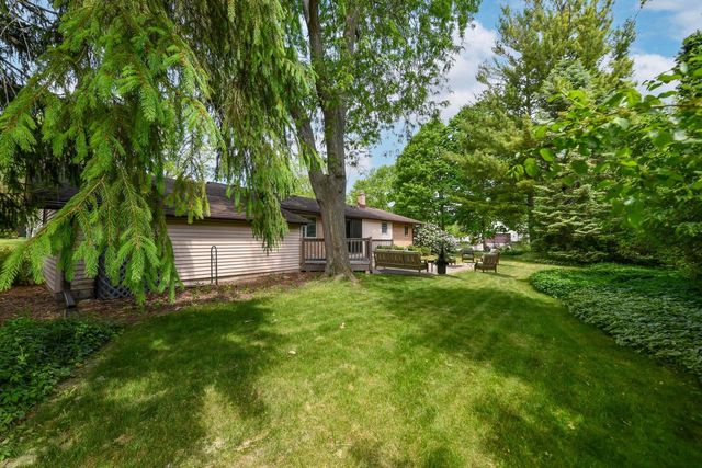 1900 N 166th STREET, Brookfield, WI 53005