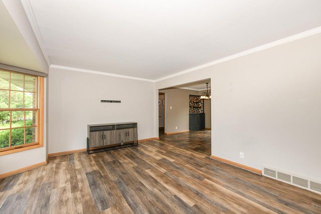 1900 N 166th STREET, Brookfield, WI 53005