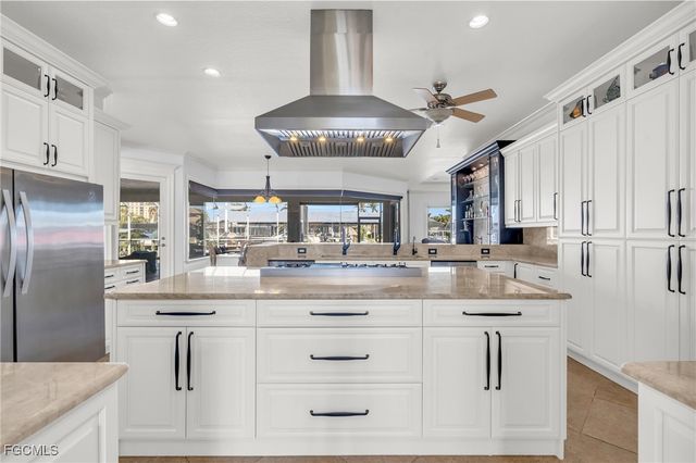 1519 HERMITAGE LN, Cape Coral, FL 33914