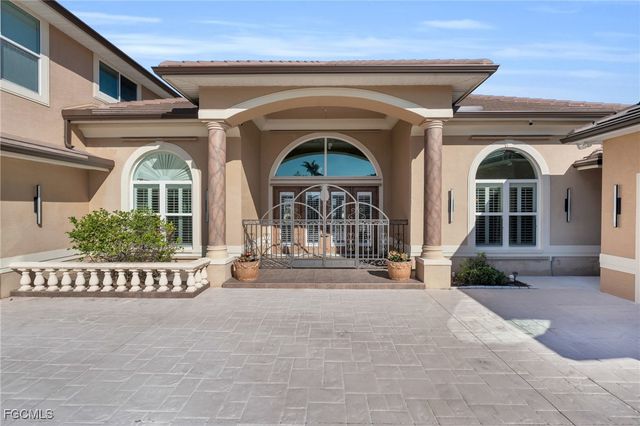 1519 HERMITAGE LN, Cape Coral, FL 33914