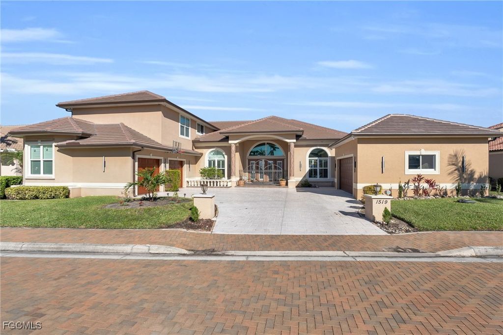 1519 HERMITAGE LN, Cape Coral, FL 33914