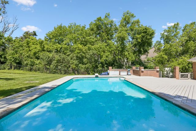 9111 Brentmeade Blvd, Brentwood, TN 37027