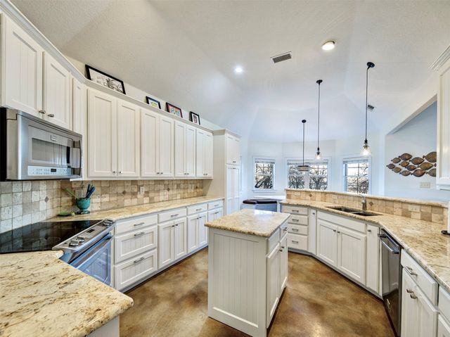 280 Moonlight Bay Drive, Chico, TX 76431