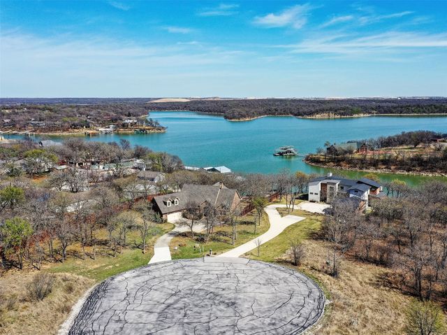 280 Moonlight Bay Drive, Chico, TX 76431