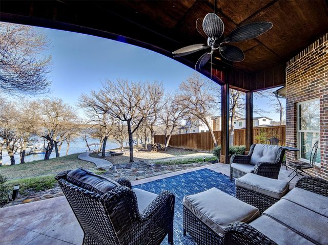 280 Moonlight Bay Drive, Chico, TX 76431