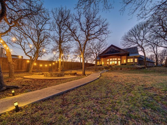 280 Moonlight Bay Drive, Chico, TX 76431