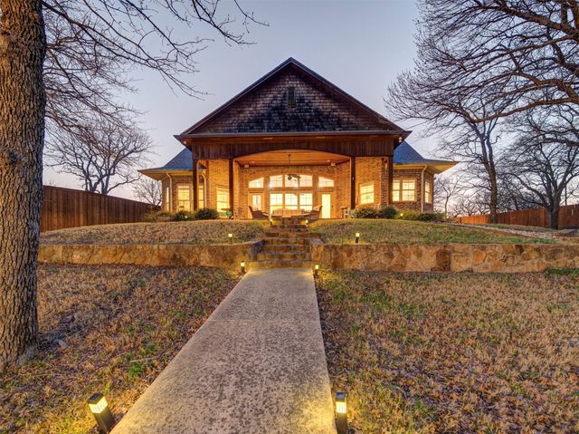 280 Moonlight Bay Drive, Chico, TX 76431