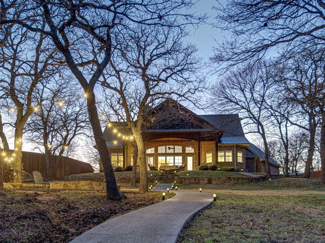 280 Moonlight Bay Drive, Chico, TX 76431