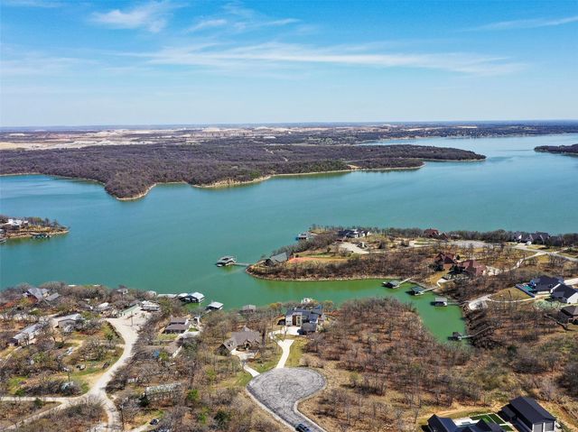 280 Moonlight Bay Drive, Chico, TX 76431