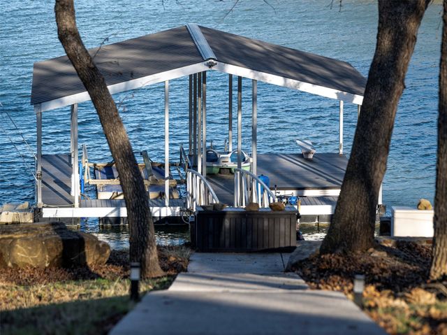 280 Moonlight Bay Drive, Chico, TX 76431