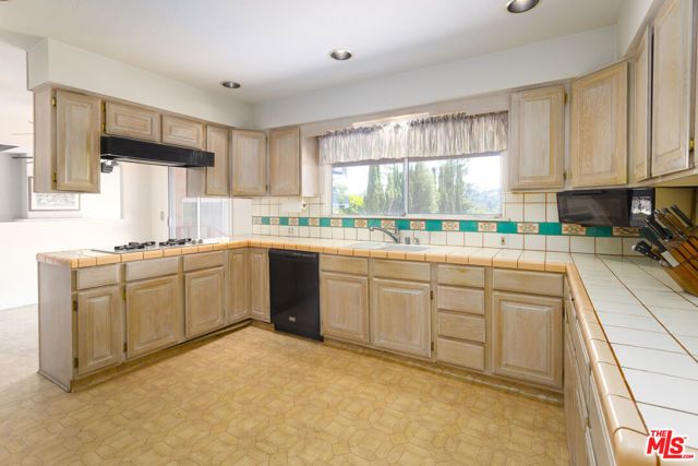 4996 Llano Drive, Woodland Hills (los Angeles), CA 91364