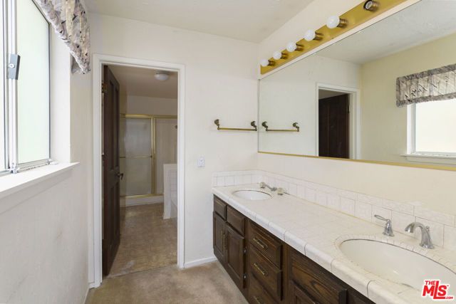 4996 Llano Drive, Woodland Hills (los Angeles), CA 91364