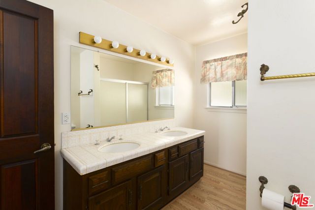 4996 Llano Drive, Woodland Hills (los Angeles), CA 91364