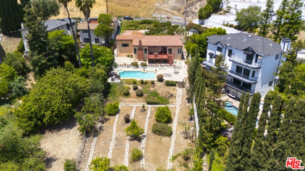 4996 Llano Drive, Woodland Hills (los Angeles), CA 91364