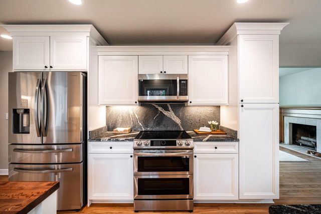 2550 N 93rd STREET, Wauwatosa, WI 53226
