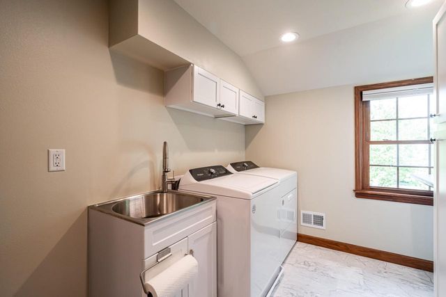 2550 N 93rd STREET, Wauwatosa, WI 53226