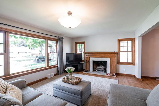 2550 N 93rd STREET, Wauwatosa, WI 53226