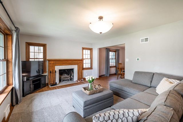 2550 N 93rd STREET, Wauwatosa, WI 53226