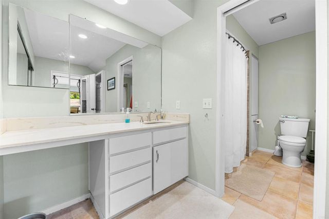 2537 Navarra Drive 9-B, Carlsbad, CA 92009