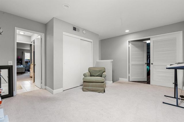 2537 Navarra Drive 9-B, Carlsbad, CA 92009