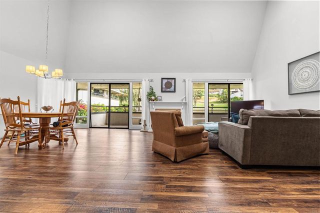 2537 Navarra Drive 9-B, Carlsbad, CA 92009