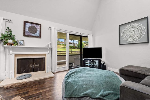 2537 Navarra Drive 9-B, Carlsbad, CA 92009