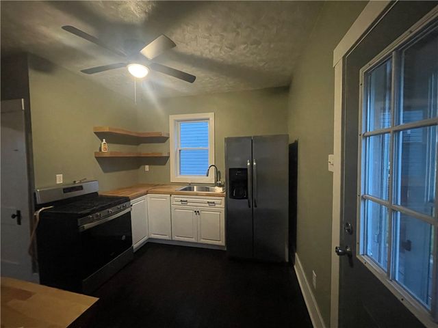 428 Pershing Dr, New Kensington, PA 15068