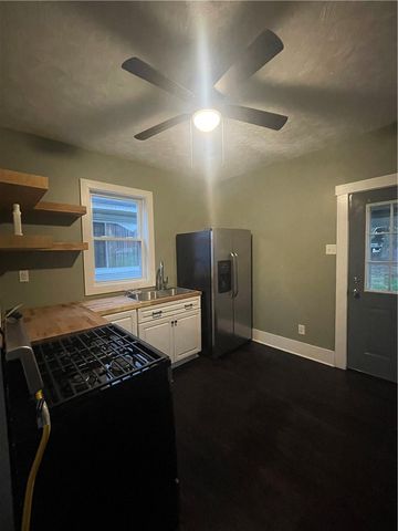428 Pershing Dr, New Kensington, PA 15068
