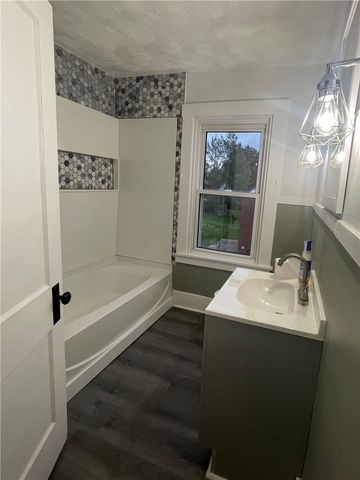 428 Pershing Dr, New Kensington, PA 15068