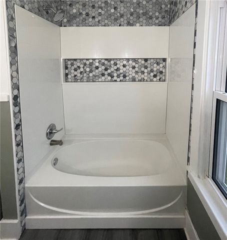 428 Pershing Dr, New Kensington, PA 15068