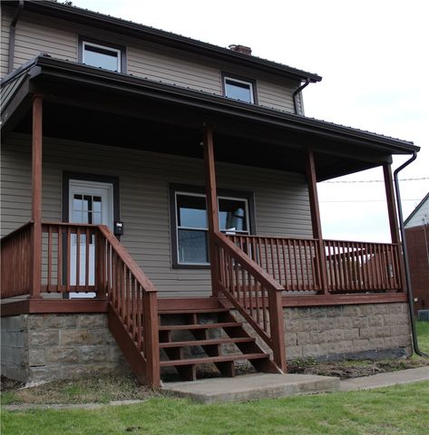 428 Pershing Dr, New Kensington, PA 15068