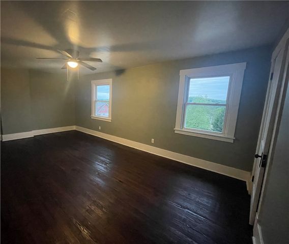 428 Pershing Dr, New Kensington, PA 15068