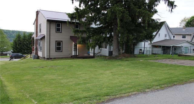 428 Pershing Dr, New Kensington, PA 15068